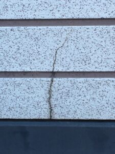 外壁ひび割れ(クラック)|糟屋郡宇美町アパート外壁診断