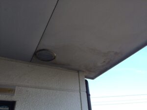軒天の水シミ|糟屋郡宇美町アパート調査写真